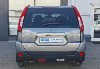 Подержанный автомобиль Nissan X-Trail 2011 года (6 фото)