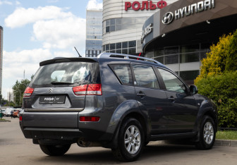 Подержанный автомобиль Citroen C-Crosser 2011 года (4 фото)
