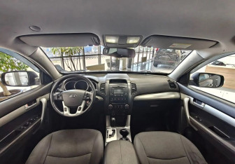 Подержанный автомобиль Kia Sorento 2011 года (10 фото)