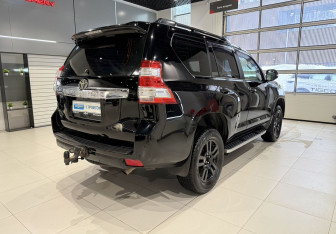 Подержанный автомобиль Toyota Land Cruiser Prado 2011 года (4 фото)