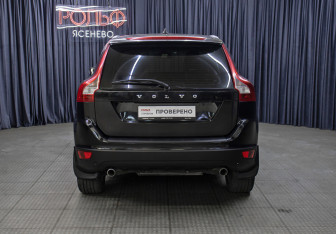 Подержанный автомобиль Volvo XC60 2011 года (6 фото)