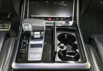 Подержанный автомобиль Audi Q8 2019 года (29 фото)