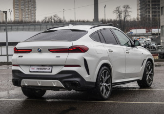 Подержанный автомобиль BMW X6 2020 года (5 фото)