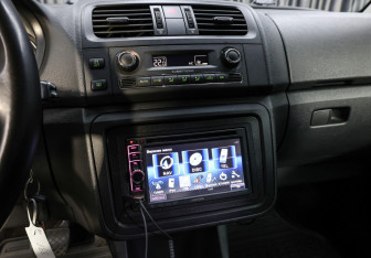 Подержанный автомобиль Skoda Fabia Hatchback 2010 года (15 фото)