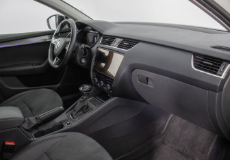 Подержанный автомобиль Skoda Octavia Liftback 2017 года (9 фото)