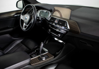 Подержанный автомобиль BMW X4 2018 года (10 фото)