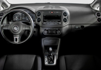 Подержанный автомобиль Volkswagen Golf Plus 2012 года (11 фото)