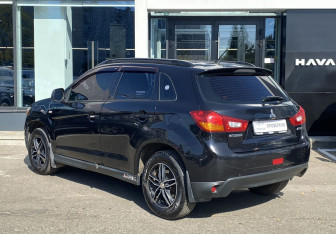 Подержанный автомобиль Mitsubishi ASX 2013 года (7 фото)