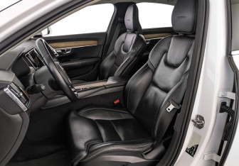 Подержанный автомобиль Volvo S90 2019 года (20 фото)