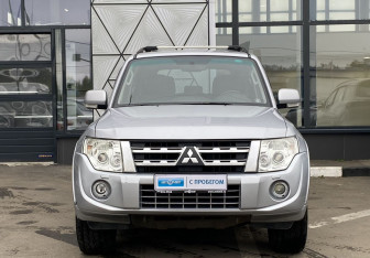 Подержанный автомобиль Mitsubishi Pajero 2011 года (2 фото)