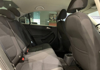 Подержанный автомобиль Volkswagen Jetta Sedan 2014 года (12 фото)