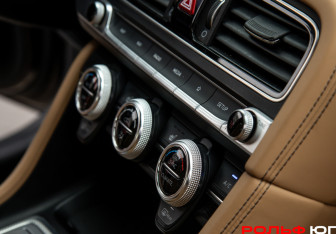 Подержанный автомобиль Genesis G70 2021 года (16 фото)