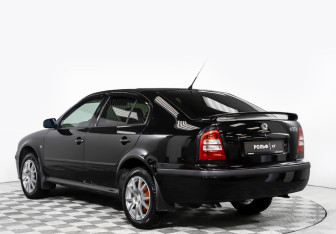 Подержанный автомобиль Skoda Octavia Liftback 2007 года (5 фото)
