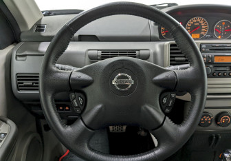 Подержанный автомобиль Nissan X-Trail 2006 года (25 фото)