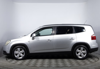 Подержанный автомобиль Chevrolet Orlando 2012 года (8 фото)