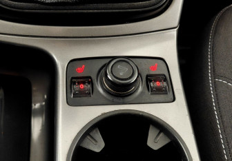Подержанный автомобиль Ford Kuga 2013 года (16 фото)