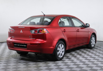 Подержанный автомобиль Mitsubishi Lancer Sedan 2014 года (3 фото)