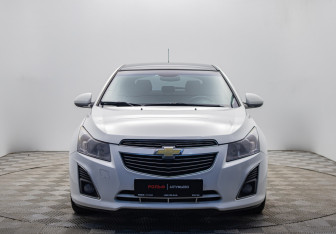 Подержанный автомобиль Chevrolet Cruze Hatchback 2013 года (8 фото)