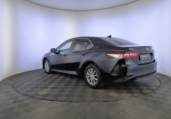Подержанный автомобиль Toyota Camry Sedan 2020 года (7 фото)