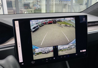 Подержанный автомобиль Tesla Model X 2023 года (17 фото)