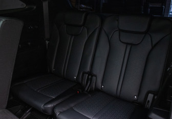 Подержанный автомобиль Kia Sorento 2022 года (12 фото)