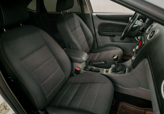 Подержанный автомобиль Ford Focus Hatchback 2010 года (14 фото)