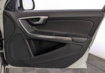 Подержанный автомобиль Volvo S60 2016 года (25 фото)