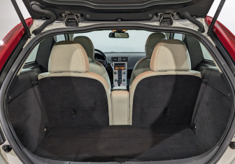 Подержанный автомобиль Volvo C30 2011 года (10 фото)