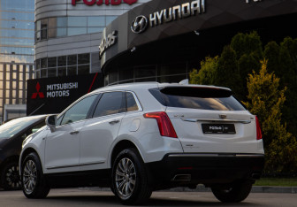Подержанный автомобиль Cadillac XT5 2017 года (5 фото)