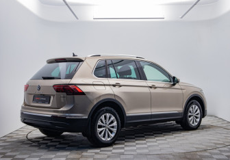 Подержанный автомобиль Volkswagen Tiguan 2021 года (5 фото)