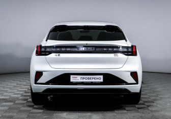 Подержанный автомобиль Zeekr 001 2024 года (6 фото)