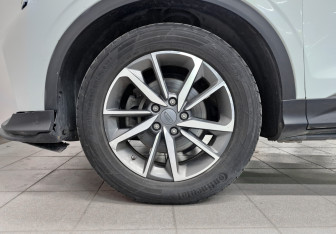 Подержанный автомобиль Geely Coolray 2023 года (19 фото)