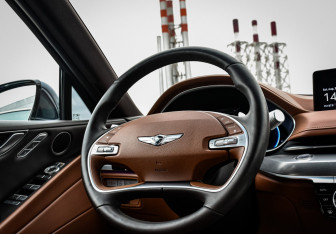 Подержанный автомобиль Genesis G80 2021 года (18 фото)