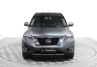 Подержанный автомобиль Nissan Pathfinder 2015 года (2 фото)