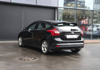 Подержанный автомобиль Ford Focus Hatchback 2011 года (4 фото)