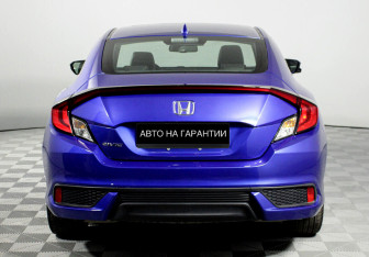 Подержанный автомобиль Honda Civic Coupe 2017 года (4 фото)