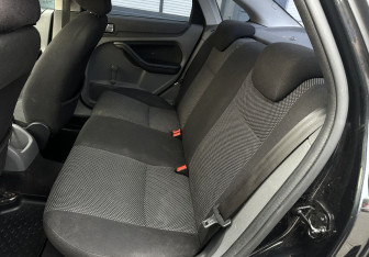 Подержанный автомобиль Ford Focus Sedan 2011 года (10 фото)