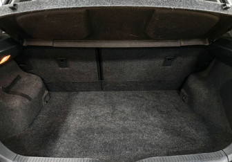 Подержанный автомобиль Toyota Auris Hatchback 2008 года (14 фото)