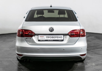 Подержанный автомобиль Volkswagen Jetta Sedan 2012 года (6 фото)