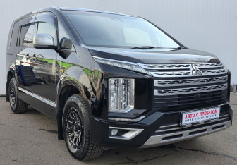 Подержанный автомобиль Mitsubishi Delica D:5 2019 года (3 фото)