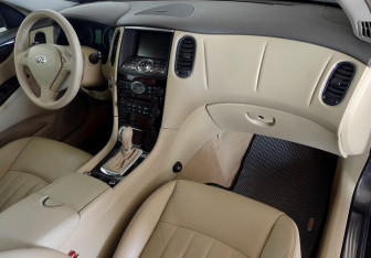 Подержанный автомобиль Infiniti EX 2012 года (10 фото)