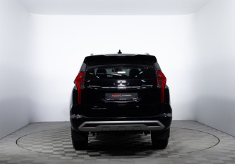 Подержанный автомобиль Mitsubishi Montero Sport 2023 года (6 фото)