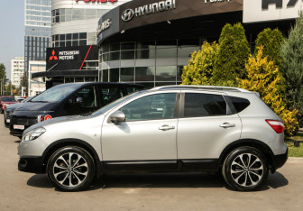 Подержанный автомобиль Nissan Qashqai 2012 года (6 фото)