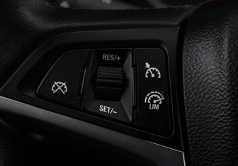 Подержанный автомобиль Opel Astra Sedan 2014 года (12 фото)