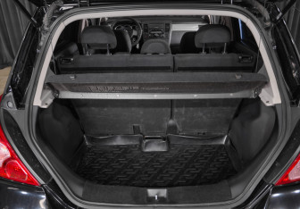 Подержанный автомобиль Nissan Tiida Hatchback 2007 года (6 фото)