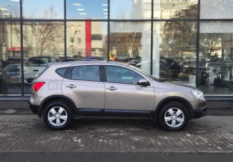 Подержанный автомобиль Nissan Qashqai 2009 года (4 фото)