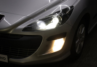 Подержанный автомобиль Peugeot 308 Hatchback 2009 года (22 фото)