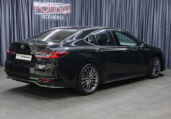 Подержанный автомобиль Toyota Camry Sedan 2024 года (5 фото)
