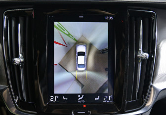 Подержанный автомобиль Volvo S90 2018 года (16 фото)