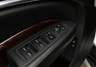 Подержанный автомобиль Acura MDX 2014 года (21 фото)